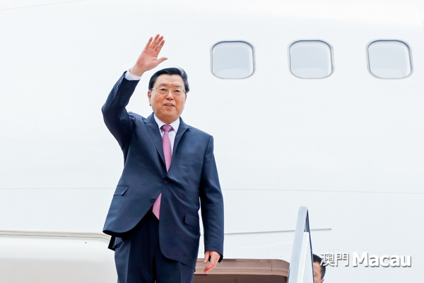 全國人大常委會委員長張德江乘專機抵達澳門