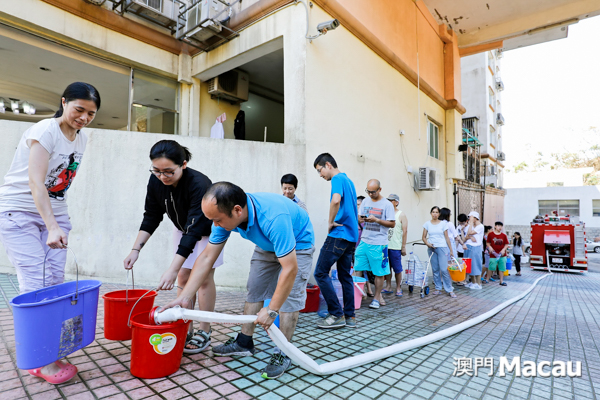 特區政府向廣東省政府借用20輛臨時供水車陸續到本澳各